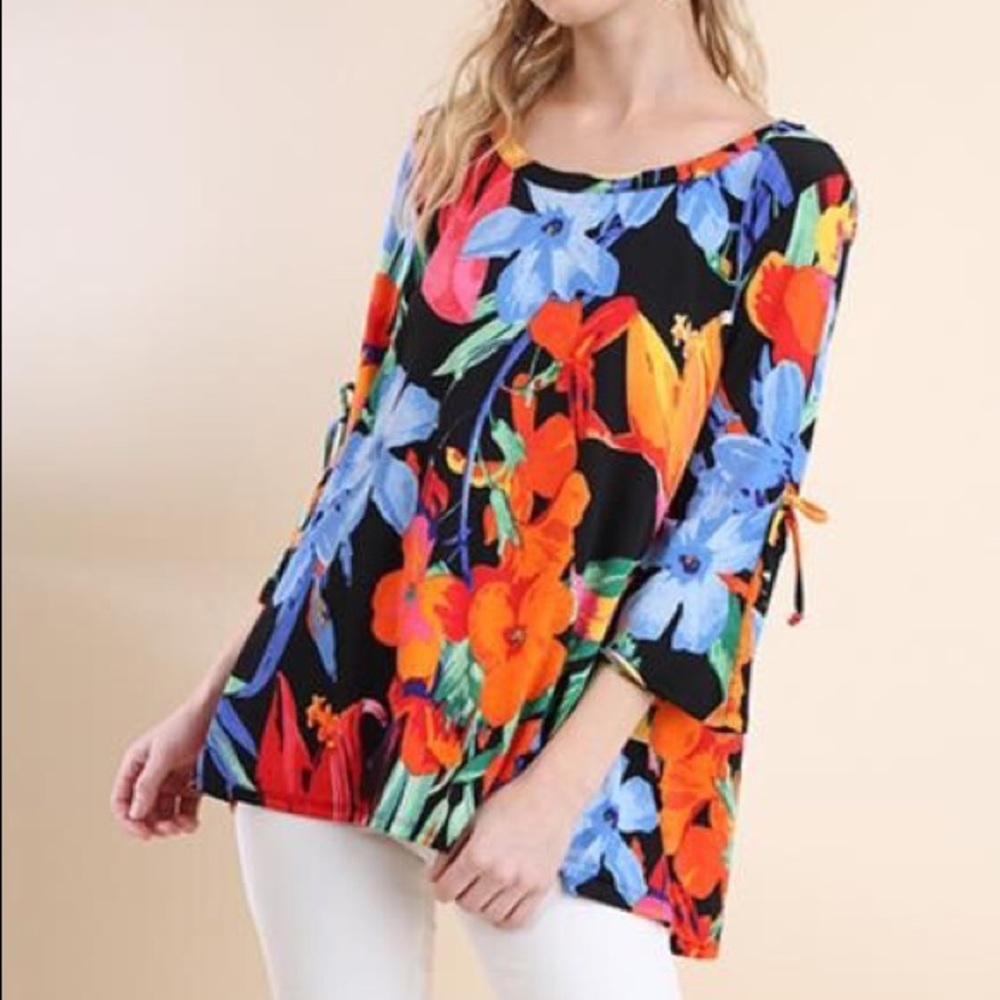 Floral Umgee top with quarter length sleeves